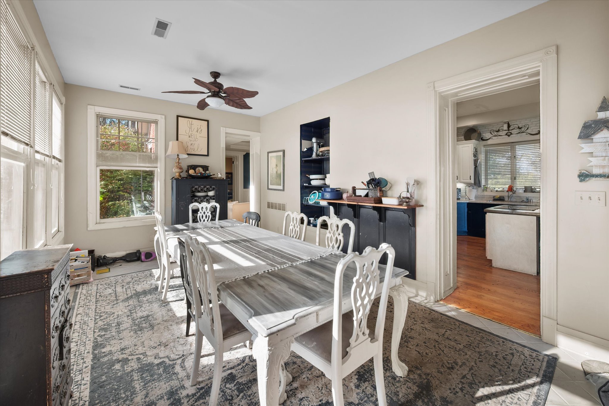 Shelbyville, Kentucky, 40065, United States, 4 Bedrooms Bedrooms, ,3 BathroomsBathrooms,Residential,For Sale,1986481