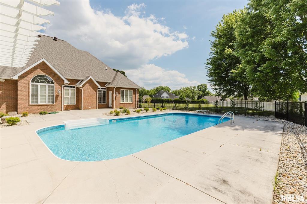 Bismarck, Illinois, 62959, United States, 5 Bedrooms Bedrooms, ,Residential,For Sale,1885319