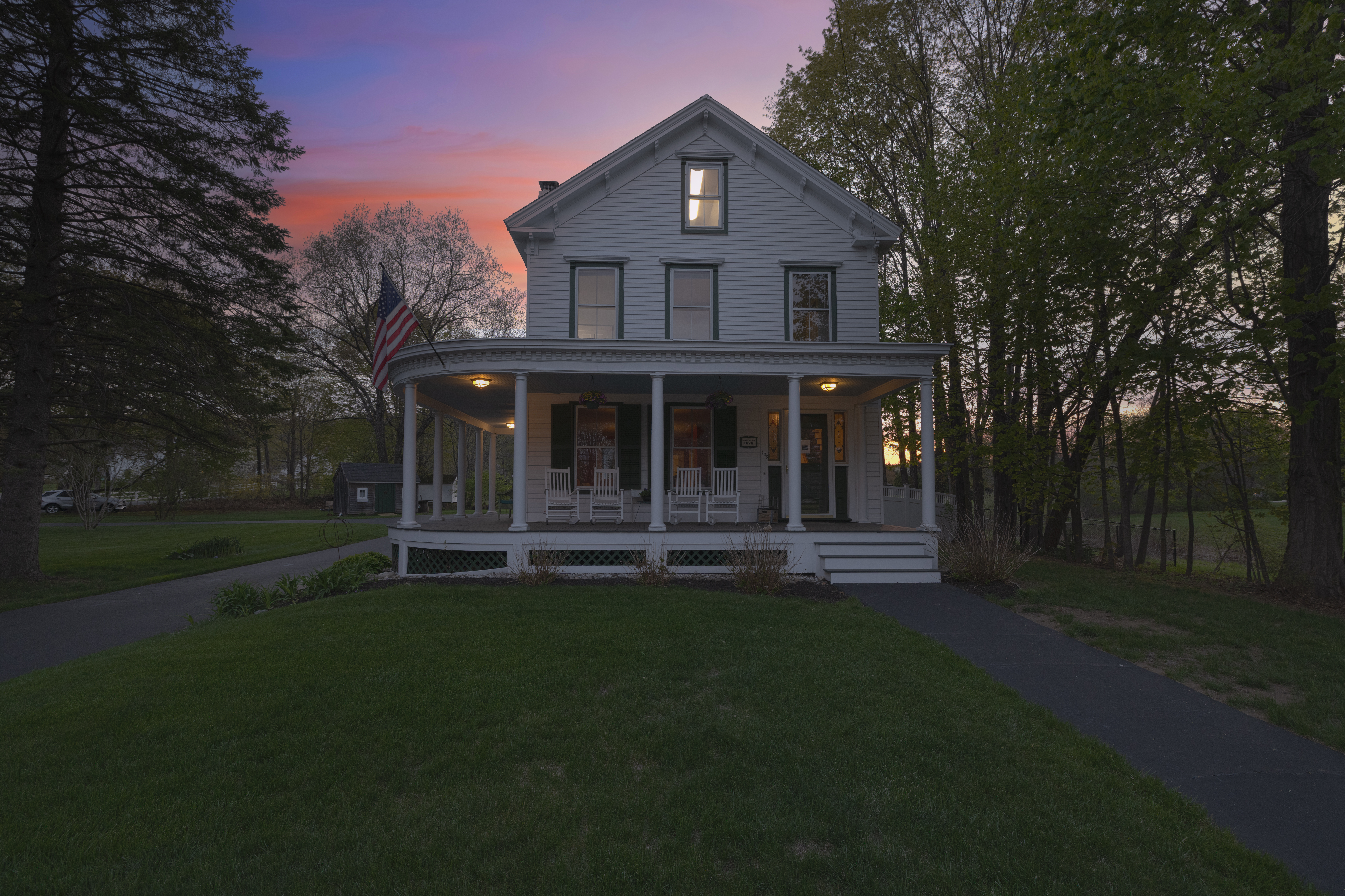  Antique Farmhouse with beautiful wrap-around porch - 物件實景