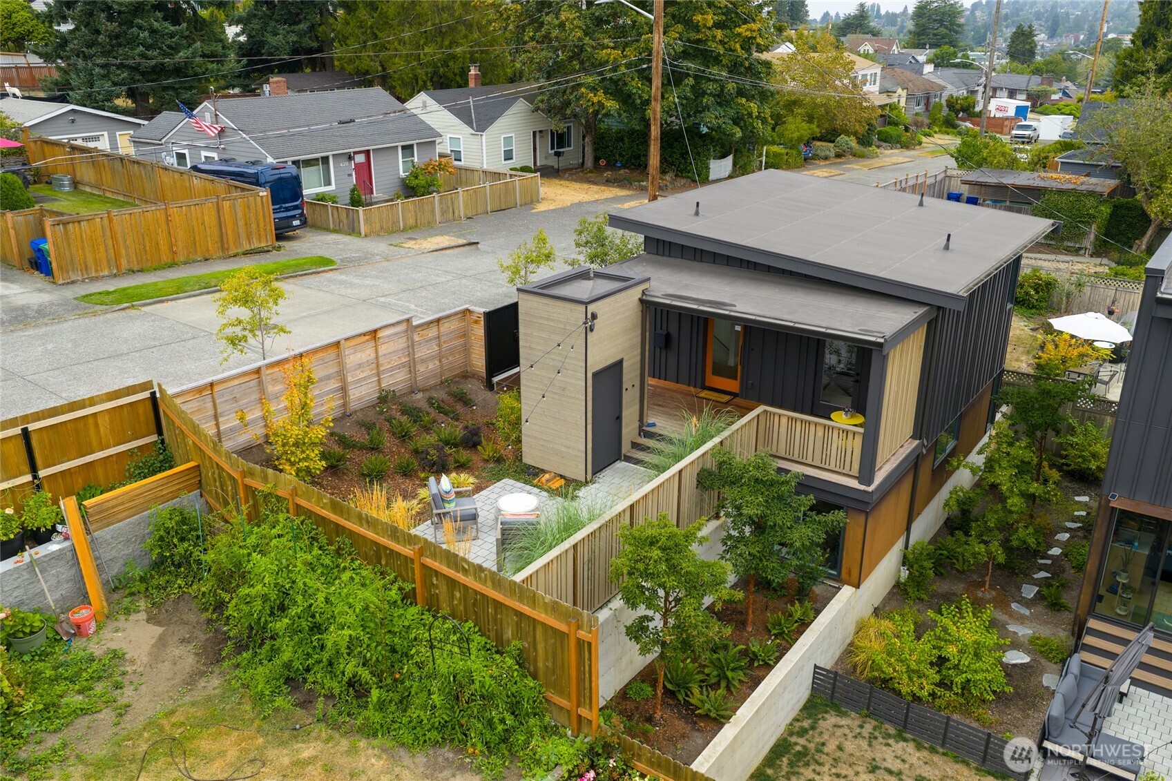 Seattle, Washington, 98199, United States, 2 Bedrooms Bedrooms, ,1 BathroomBathrooms,Residential,For Sale,1950850