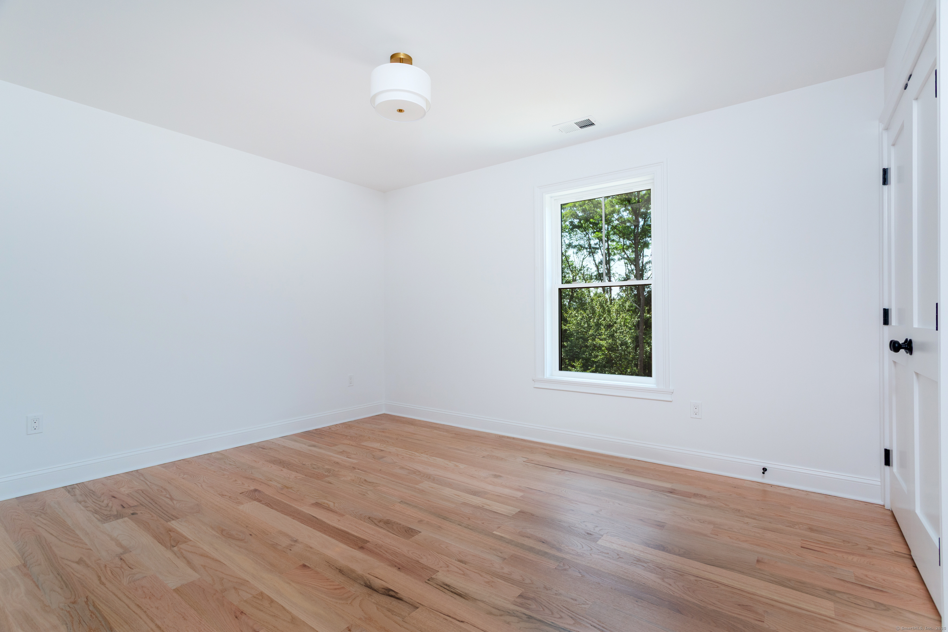 Stratford, Connecticut, 06614, United States, 4 Bedrooms Bedrooms, ,3 BathroomsBathrooms,Residential,For Sale,1906803