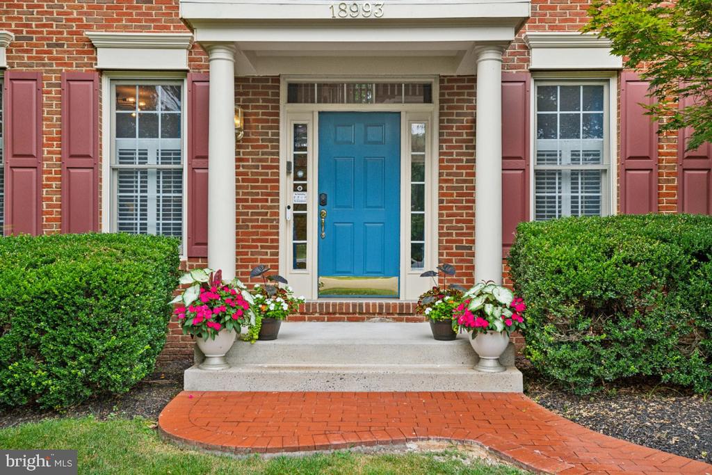 Leesburg, Virginia, 20176, United States, 4 Bedrooms Bedrooms, ,5 BathroomsBathrooms,Residential,For Sale,1900813