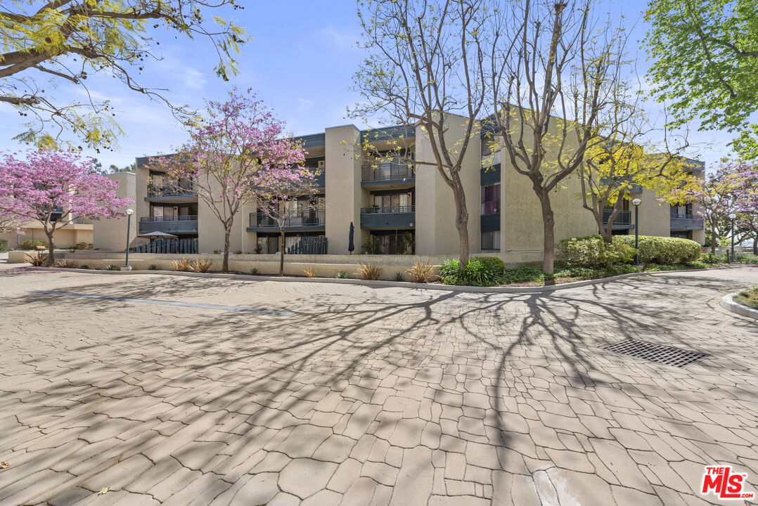 Los Angeles, California, 90042, United States, 2 Bedrooms Bedrooms, ,1 BathroomBathrooms,Residential,For Sale,1908297