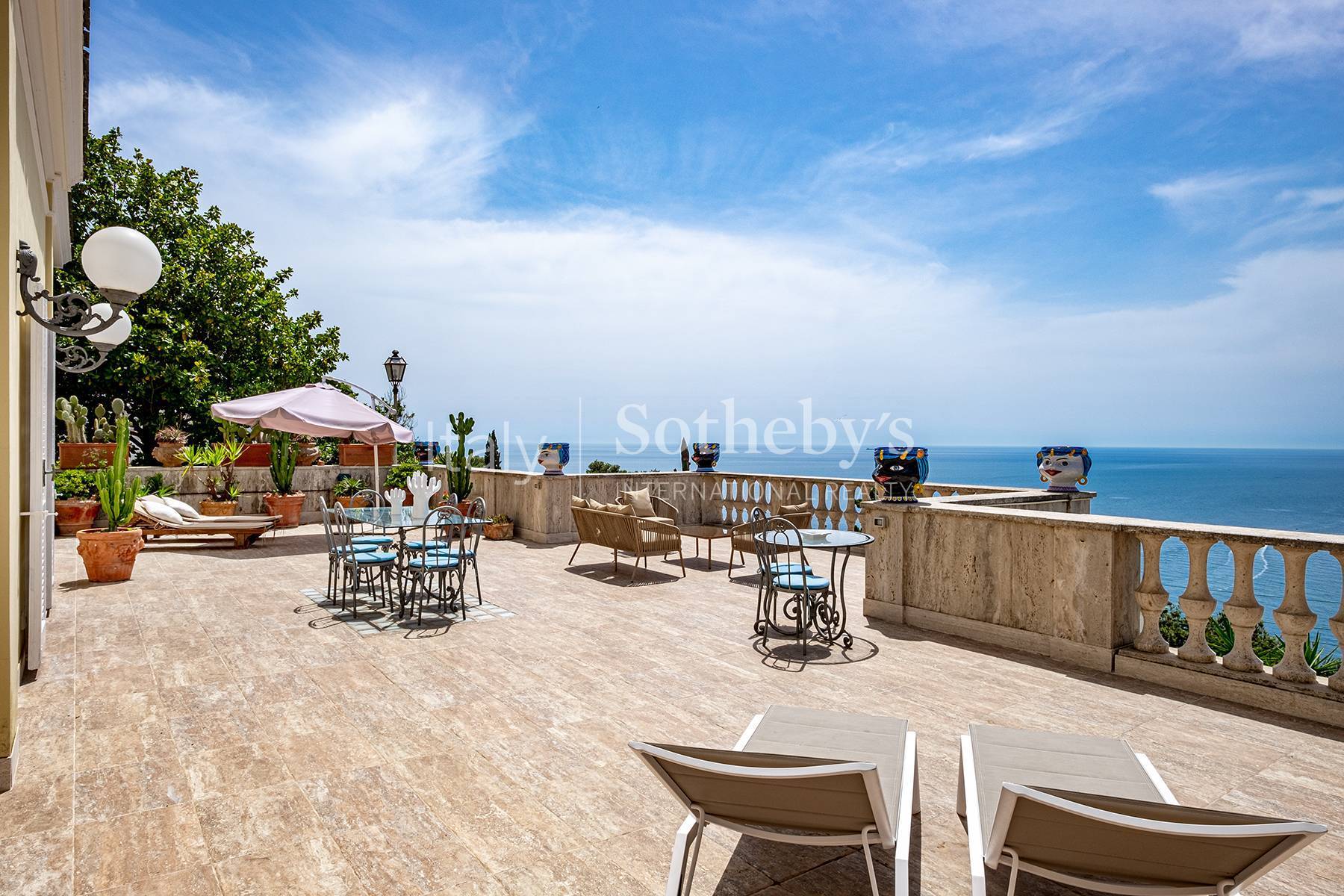  Neoclassical villa with a breath taking view - 物件實景