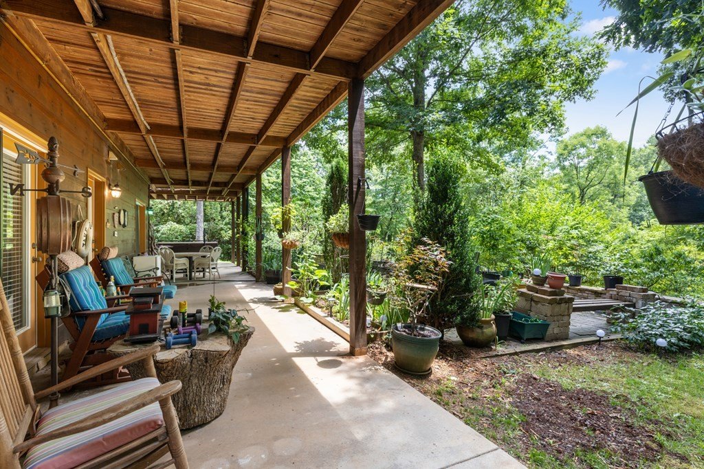 Blairsville, Georgia, 30512, United States, 3 Bedrooms Bedrooms, ,4 BathroomsBathrooms,Residential,For Sale,1895292