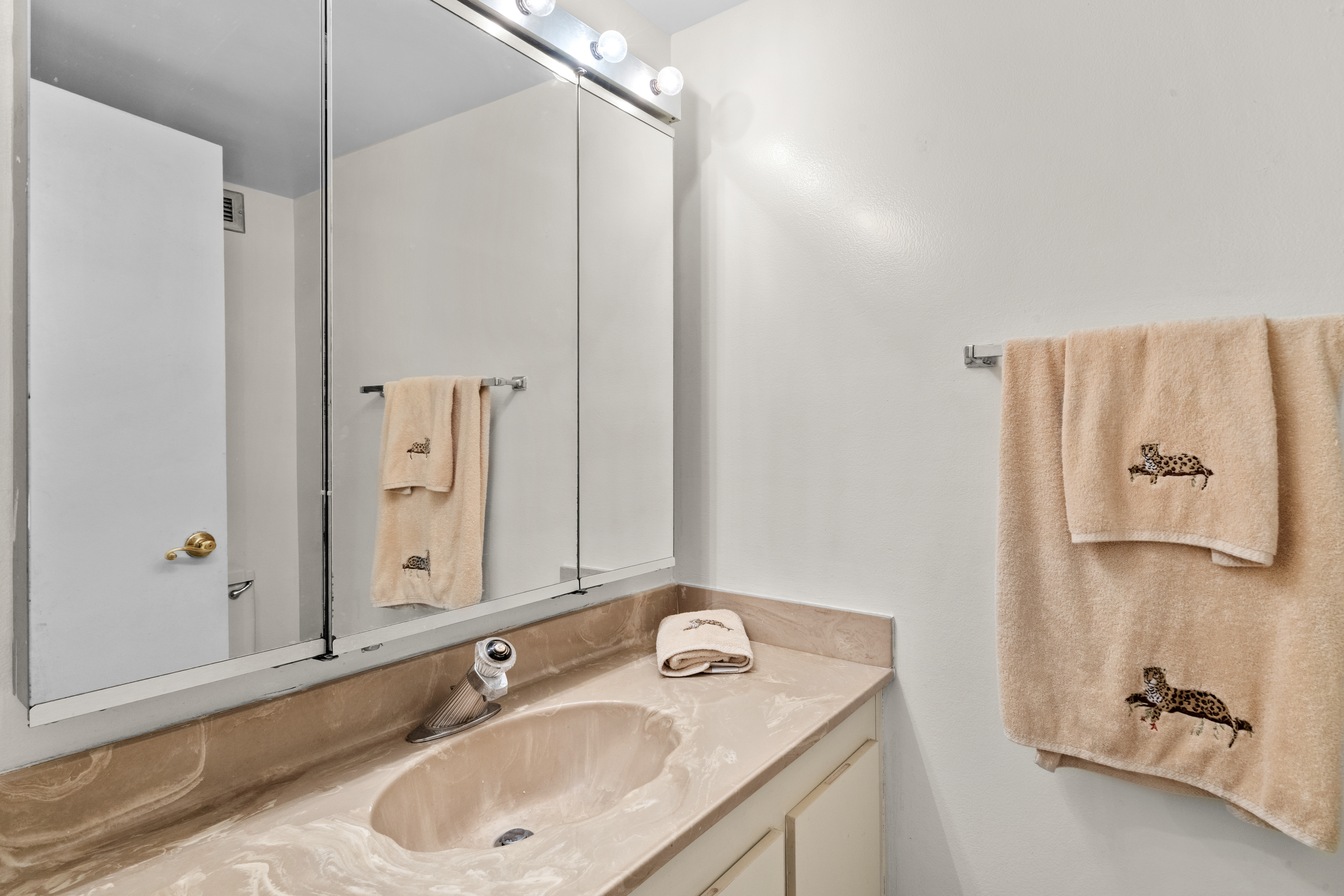  2500 Parkview Dr, Hallandale Beach, FL, 33009 - 物件實景