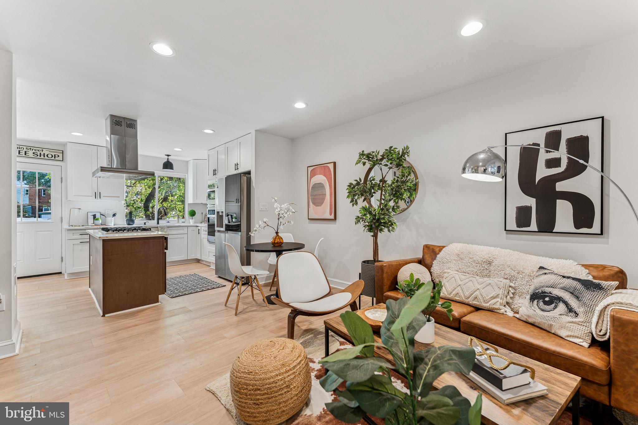 Alexandria, Virginia, 22305, United States, 2 Bedrooms Bedrooms, ,2 BathroomsBathrooms,Residential,For Sale,1974640