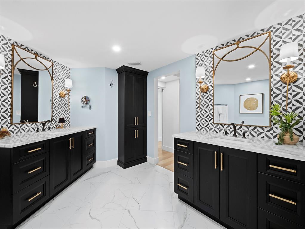 Longboat Key, Florida, 34228, United States, 3 Bedrooms Bedrooms, ,3 BathroomsBathrooms,Residential,For Sale,1942144