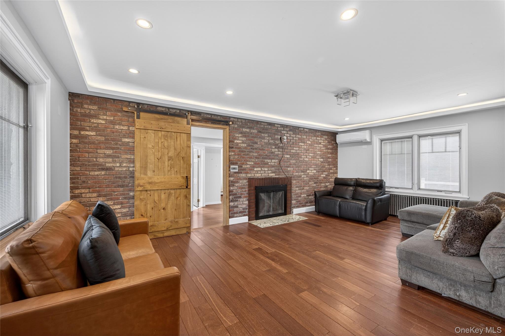  161 Greenway W, New Hyde Park, NY, 11040 - 物件實景