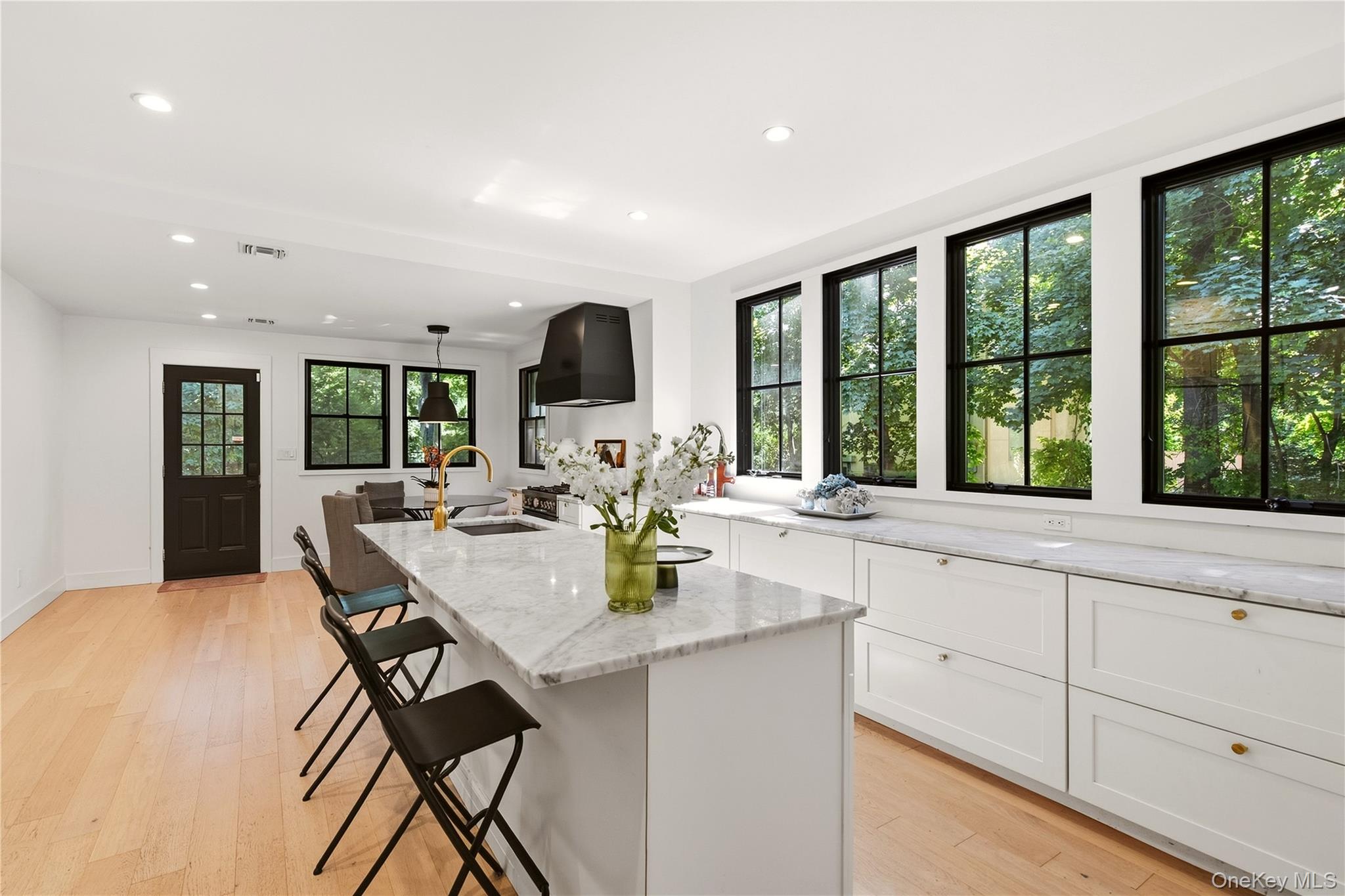  10 The Locusts, Roslyn Estates, NY, 11576 - 物件實景