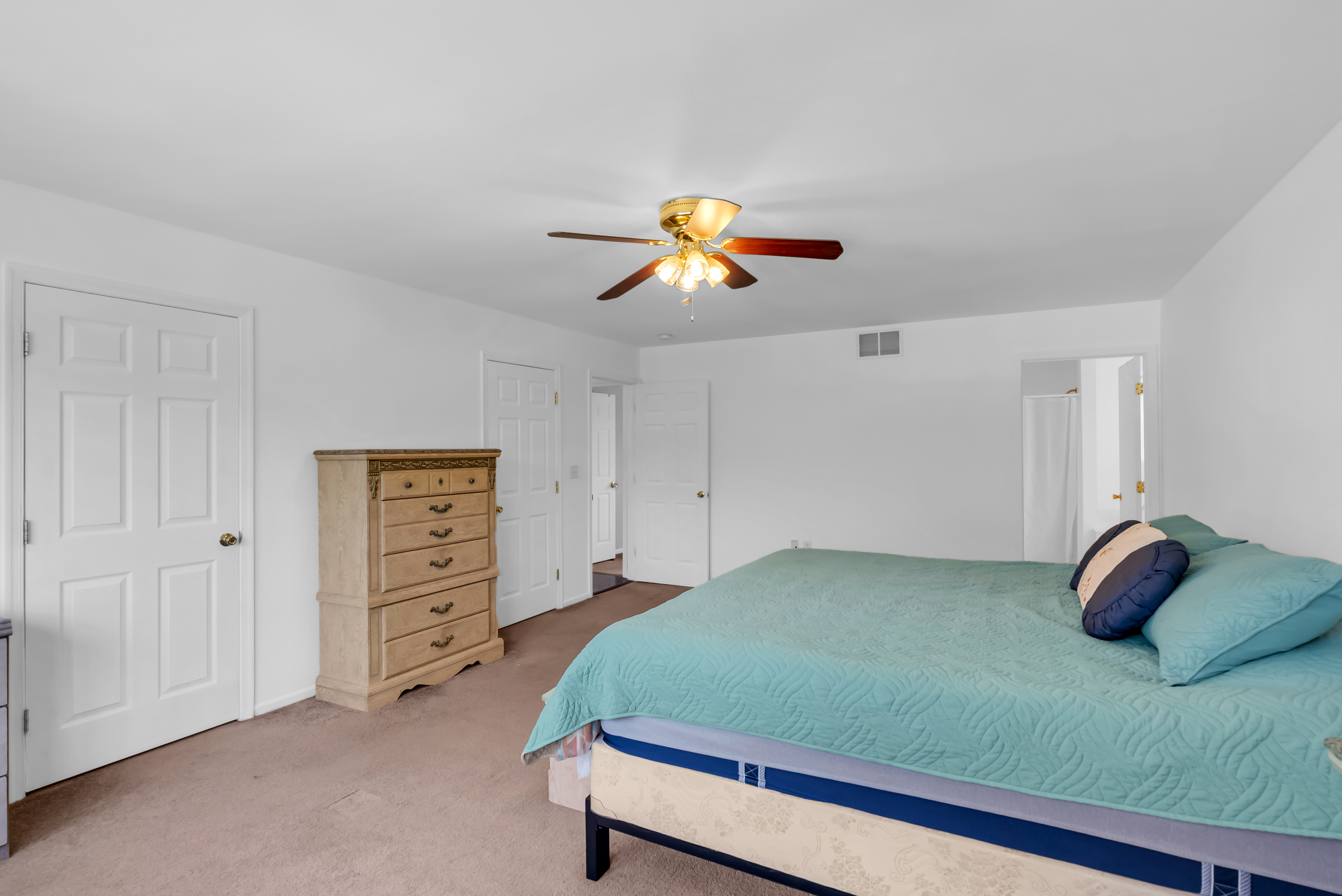  Woodland Hills Colonial Opportunity - 物件實景