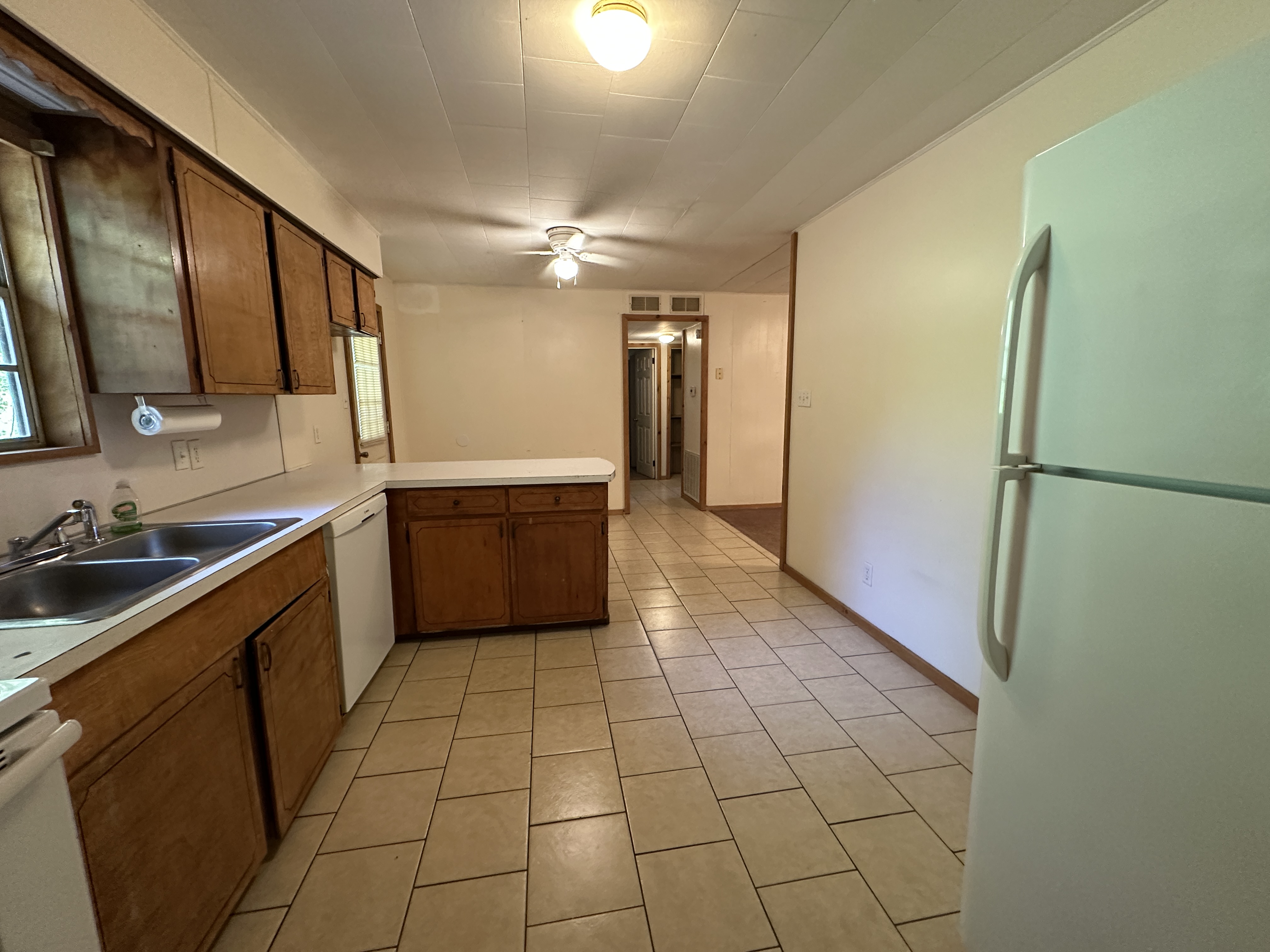 7th St, Flippin, AR 72634