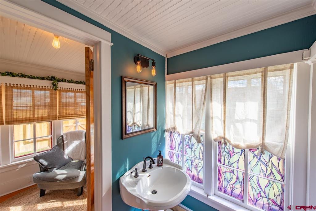 Montrose, Colorado, 81401, United States, 4 Bedrooms Bedrooms, ,2 BathroomsBathrooms,Residential,For Sale,1997737