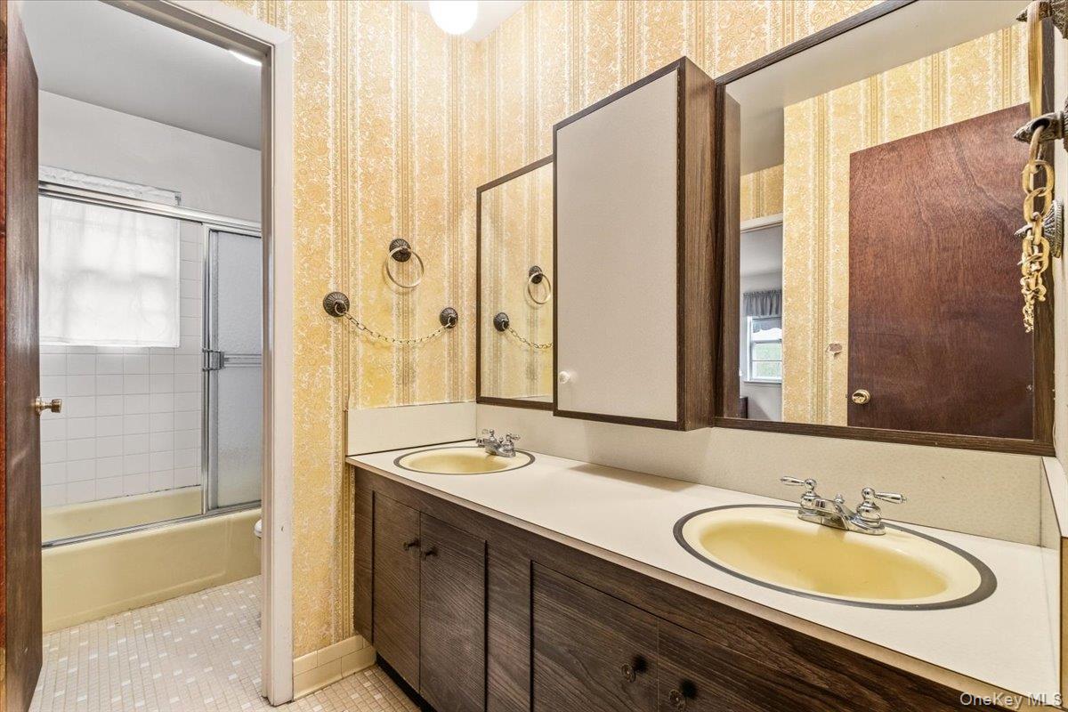 Mahopac, New York, 10541, United States, 4 Bedrooms Bedrooms, ,2 BathroomsBathrooms,Residential,For Sale,2001665