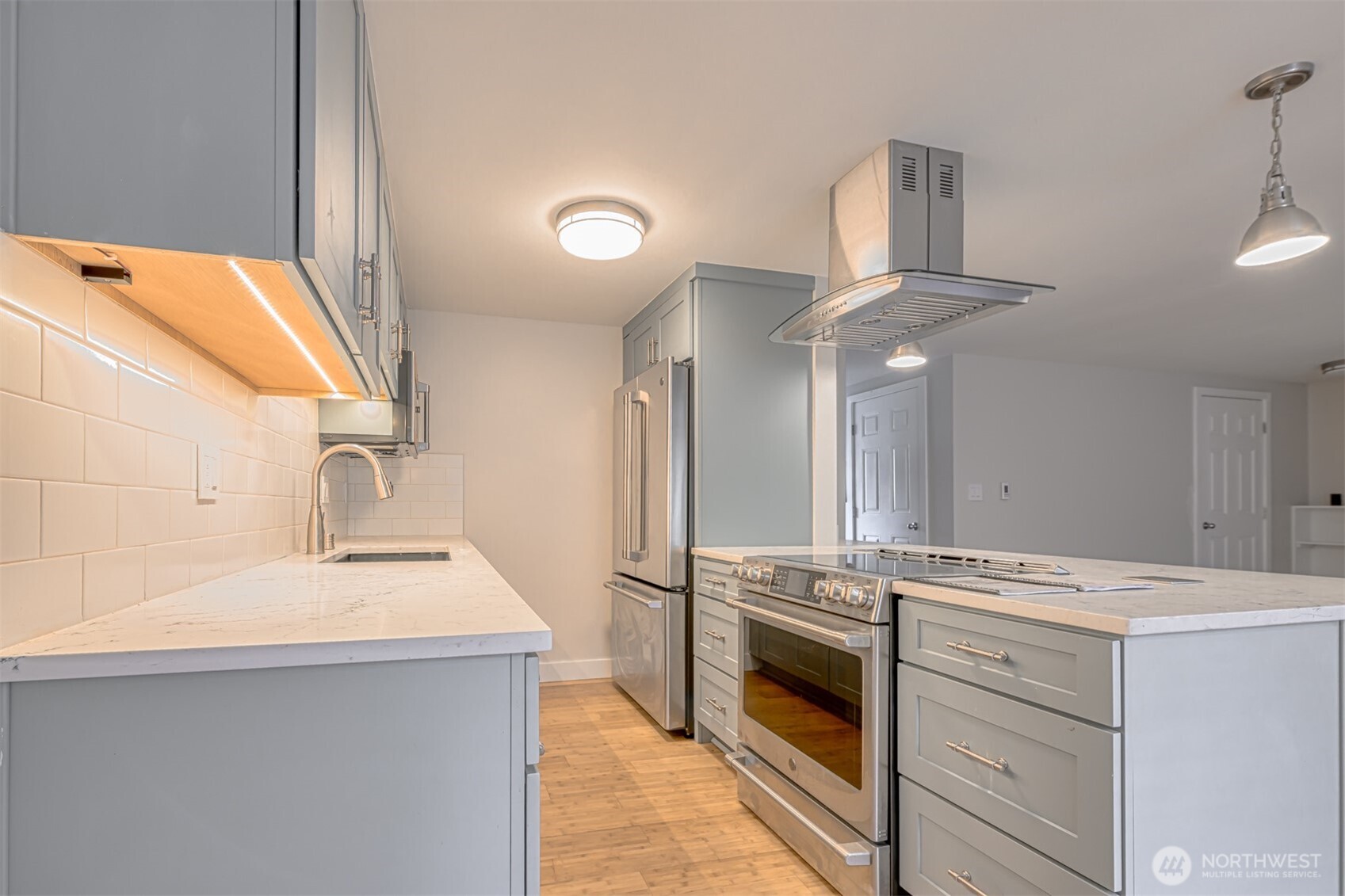 Redmond, Washington, 98052, United States, 2 Bedrooms Bedrooms, ,1 BathroomBathrooms,Residential,For Sale,1897825