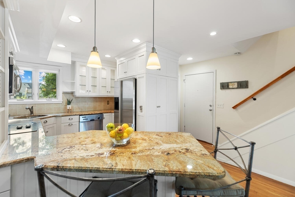 Marblehead, Massachusetts, 01945, United States, 2 Bedrooms Bedrooms, ,2 BathroomsBathrooms,Residential,For Sale,1895462