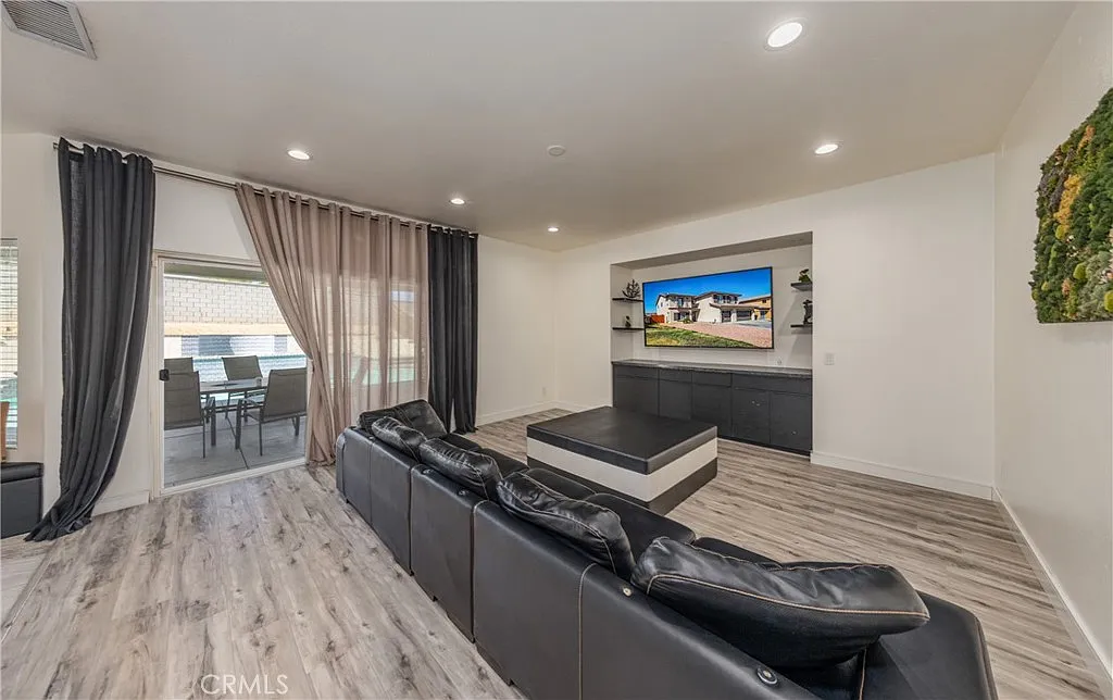 Victorville, California, 92395, United States, 5 Bedrooms Bedrooms, ,3 BathroomsBathrooms,Residential,For Sale,1976138