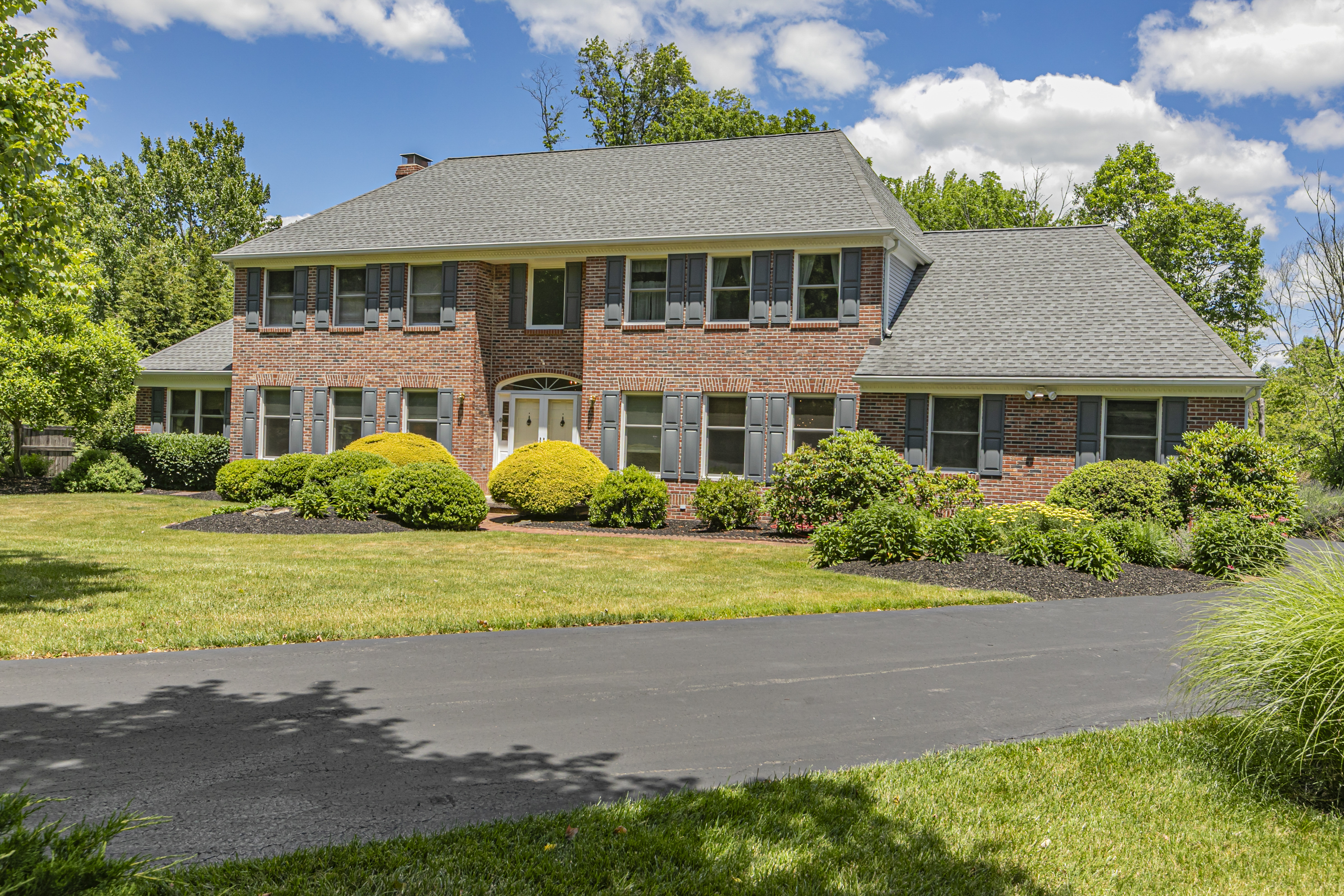  Elegant Brick Home on a Manicured Cut-de-sac Lot - 物件實景