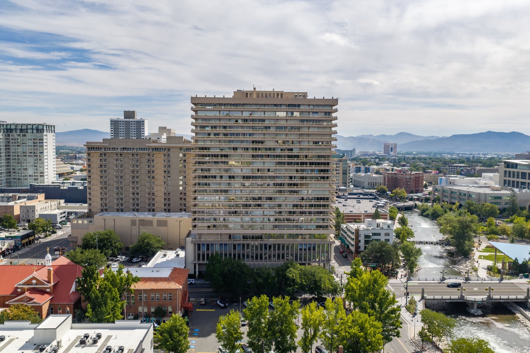  Chic Downtown Condo with Mountain & River Views - 物件實景