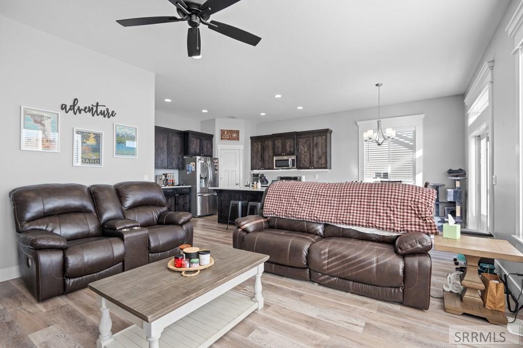 IDAHO FALLS, Idaho, 83401, United States, 4 Bedrooms Bedrooms, ,3 BathroomsBathrooms,Residential,For Sale,2013508