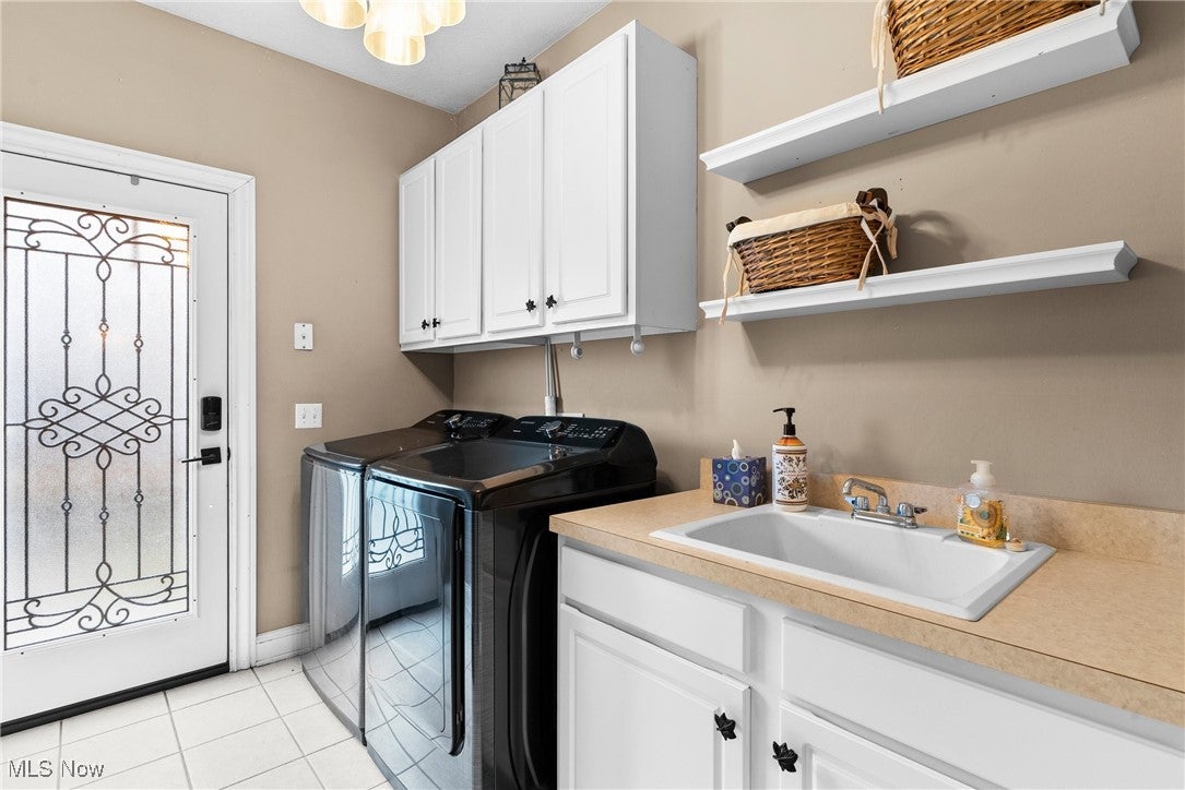 Chardon, Ohio, 44024, United States, 4 Bedrooms Bedrooms, ,5 BathroomsBathrooms,Residential,For Sale,1985731