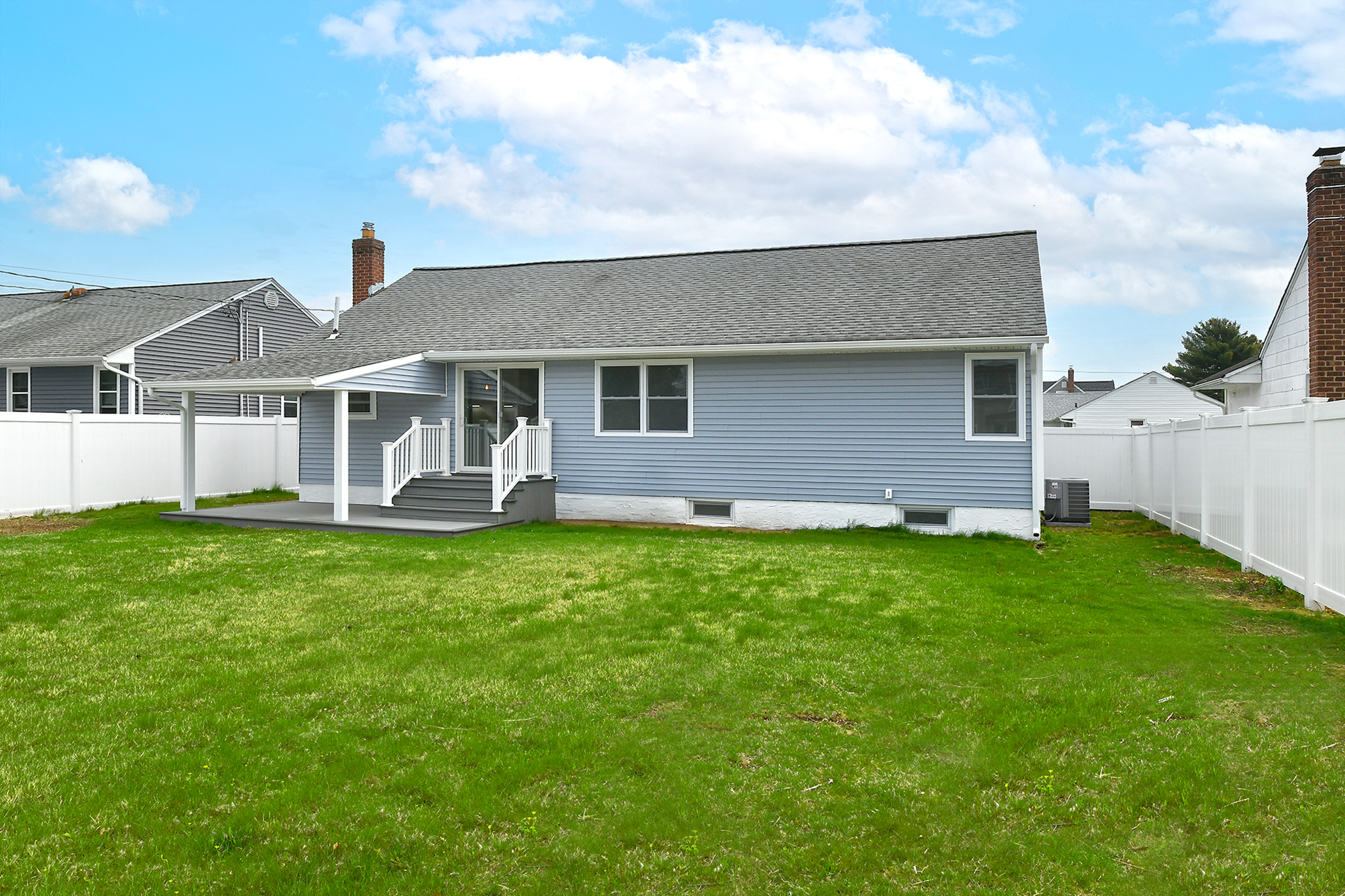 Farmingdale, New York, 11735, United States, 3 Bedrooms Bedrooms, ,2 BathroomsBathrooms,Residential,For Sale,1928376