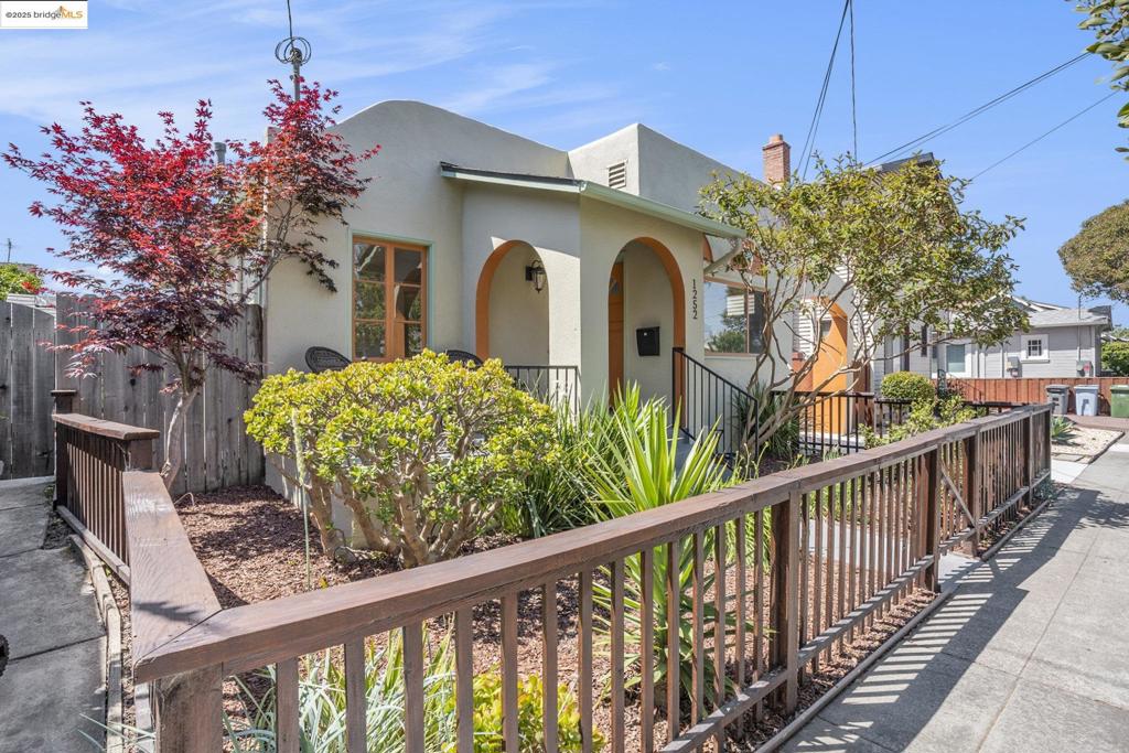 Berkeley, California, 94702, United States, 2 Bedrooms Bedrooms, ,1 BathroomBathrooms,Residential,For Sale,1921727