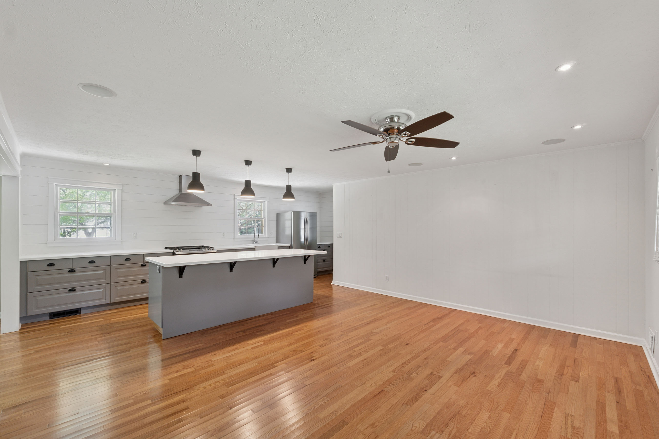 One of the Last Remaining Opportunities on Sought-After Meadow Drive in Downtown - 物件實景