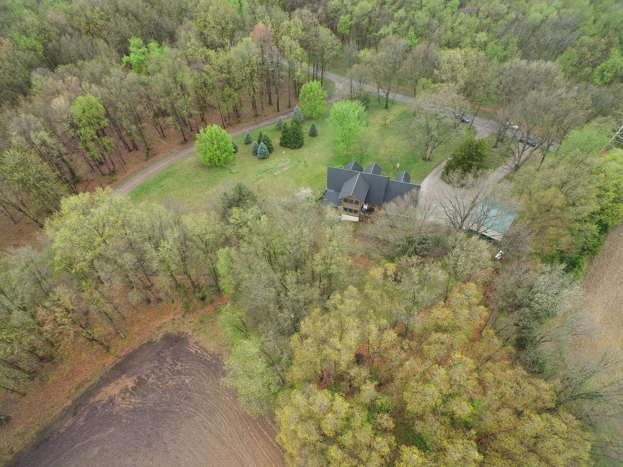  Custom Log Home Located on 2.7 Acres - 物件實景