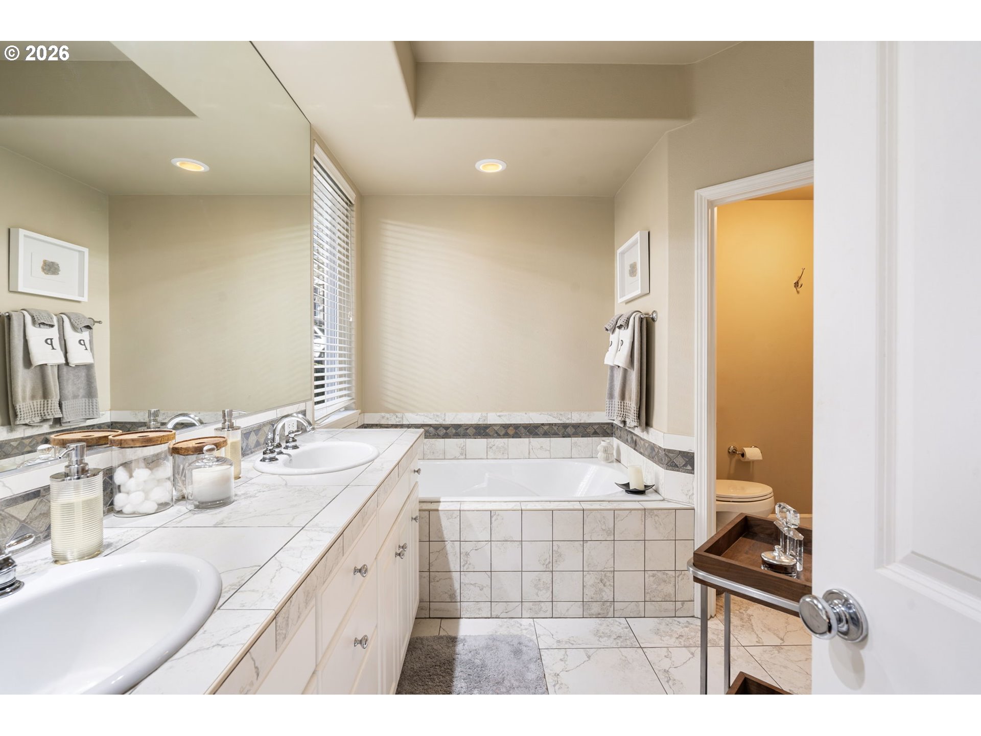 Portland, Oregon, 97229, United States, 2 Bedrooms Bedrooms, ,2 BathroomsBathrooms,Residential,For Sale,2016039