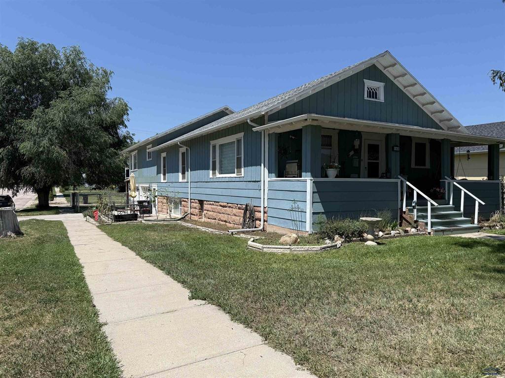 Hot Springs, South Dakota, 57747, United States, 5 Bedrooms Bedrooms, ,3 BathroomsBathrooms,Residential,For Sale,1928045