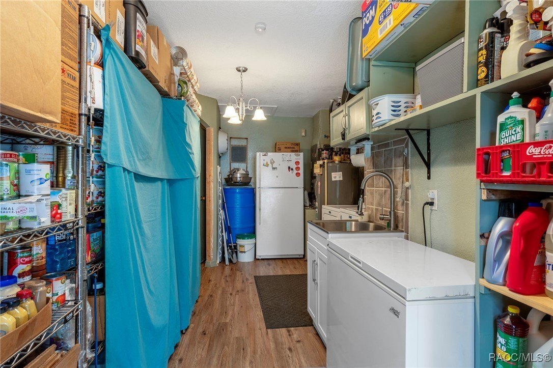 Crystal River, Florida, 34428, United States, 3 Bedrooms Bedrooms, ,2 BathroomsBathrooms,Residential,For Sale,2006221