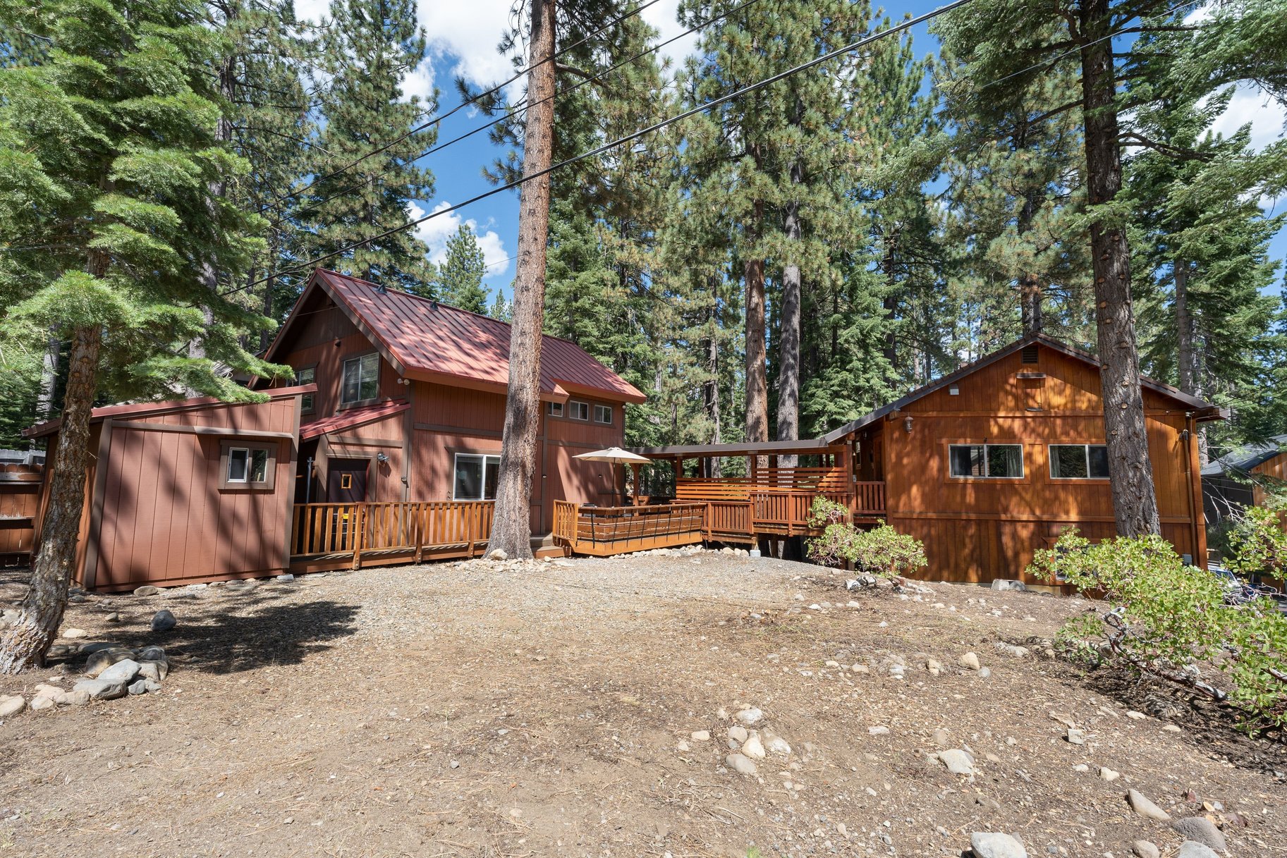  West Shore Gem - An Authentic Pineland Chalet with Detached Garage + Studio - 物件實景