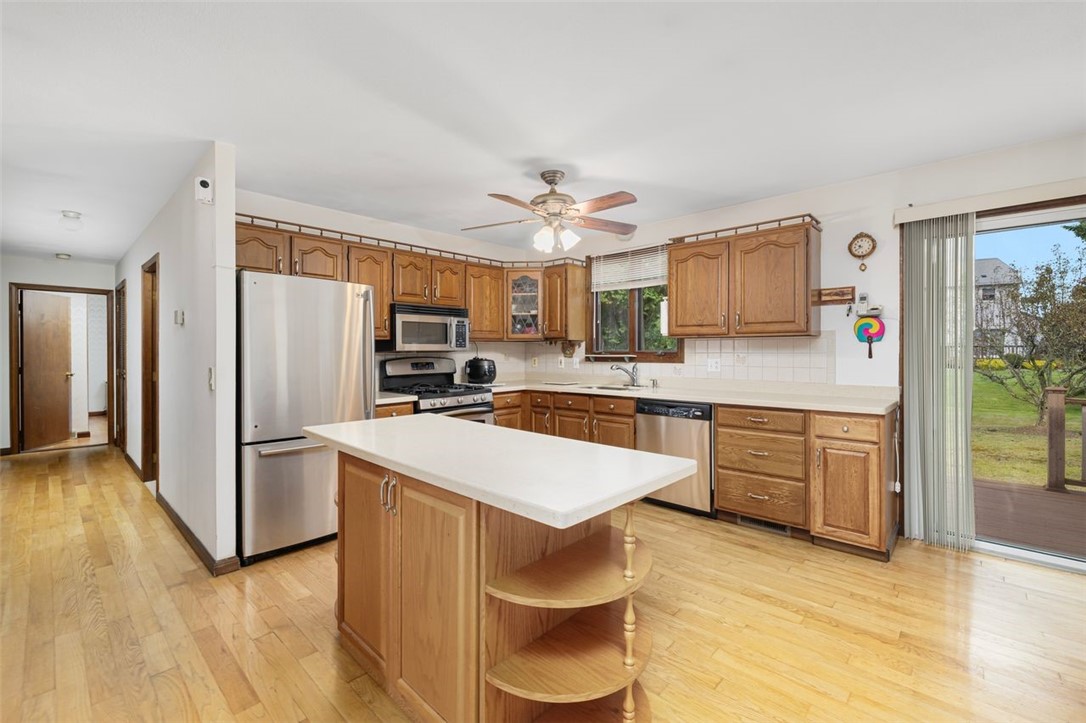 Cranston, Rhode Island, 02921, United States, 3 Bedrooms Bedrooms, ,2 BathroomsBathrooms,Residential,For Sale,1940913