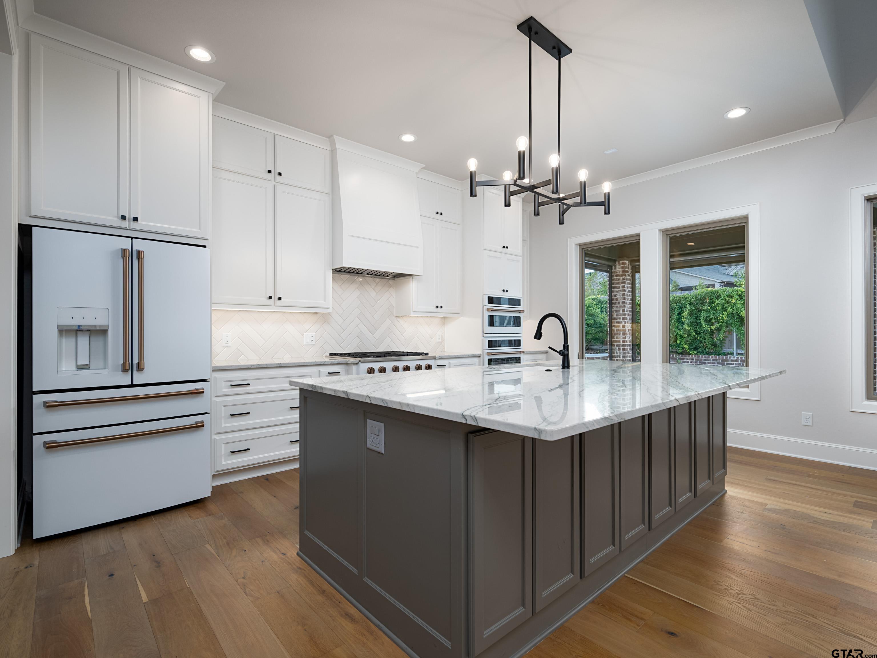 Tyler, Texas, 75703, United States, 3 Bedrooms Bedrooms, ,3 BathroomsBathrooms,Residential,For Sale,1985423