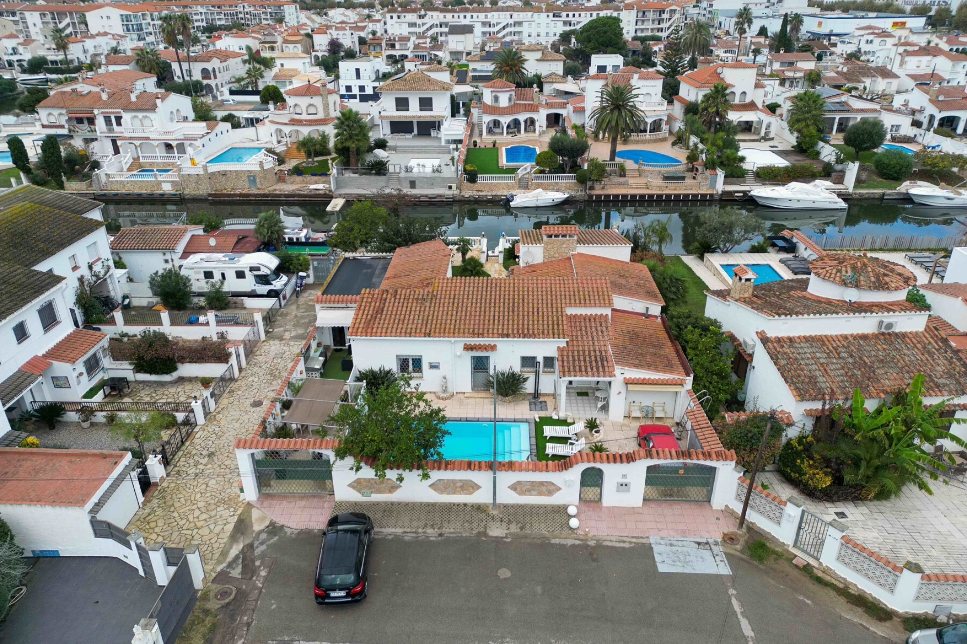  Villa with mooring in the wide channel (20 meters) and independent studio - 物件實景