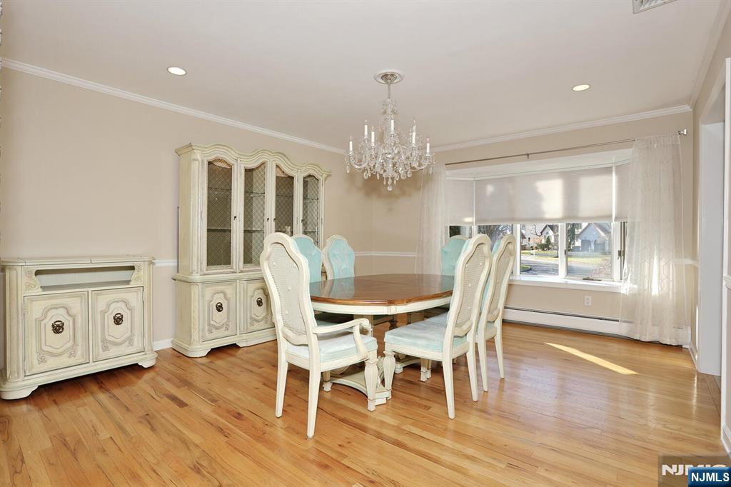 Paramus, New Jersey, 07652, United States, 5 Bedrooms Bedrooms, ,4 BathroomsBathrooms,Residential,For Sale,2001740