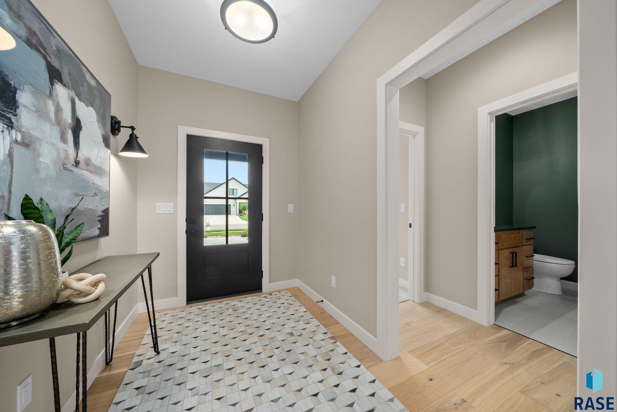 Sioux Falls, South Dakota, 57110, United States, 3 Bedrooms Bedrooms, ,3 BathroomsBathrooms,Residential,For Sale,2005643