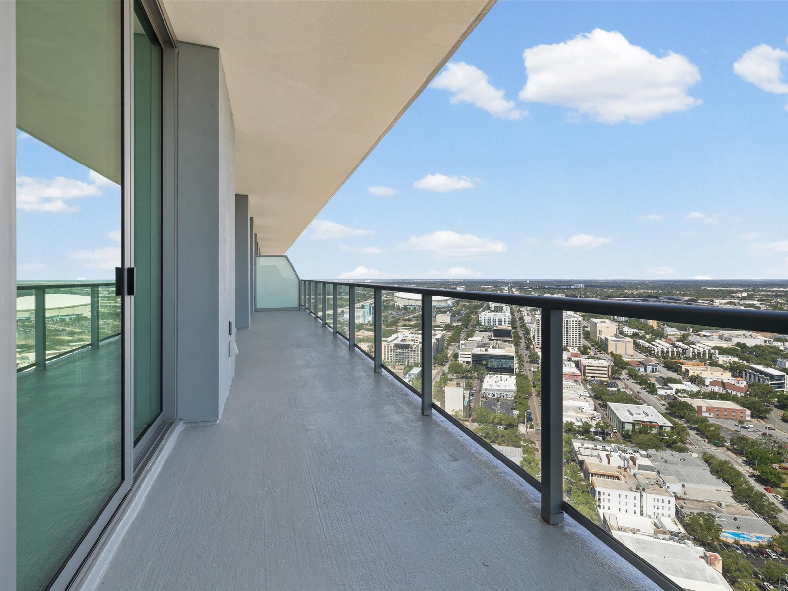 ST Petersburg, Florida, 33701, United States, 2 Bedrooms Bedrooms, ,3 BathroomsBathrooms,Residential,For Sale,2049072