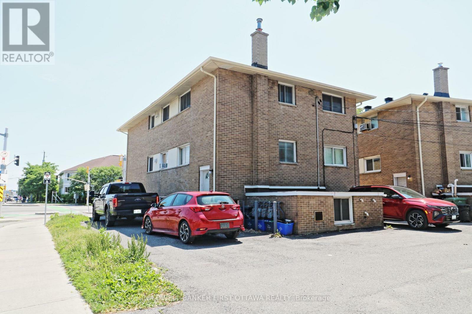 OTTAWA, Ontario, K1K 1L3, CA, 9 Bedrooms Bedrooms, ,3 BathroomsBathrooms,Residential,For Sale,1874151