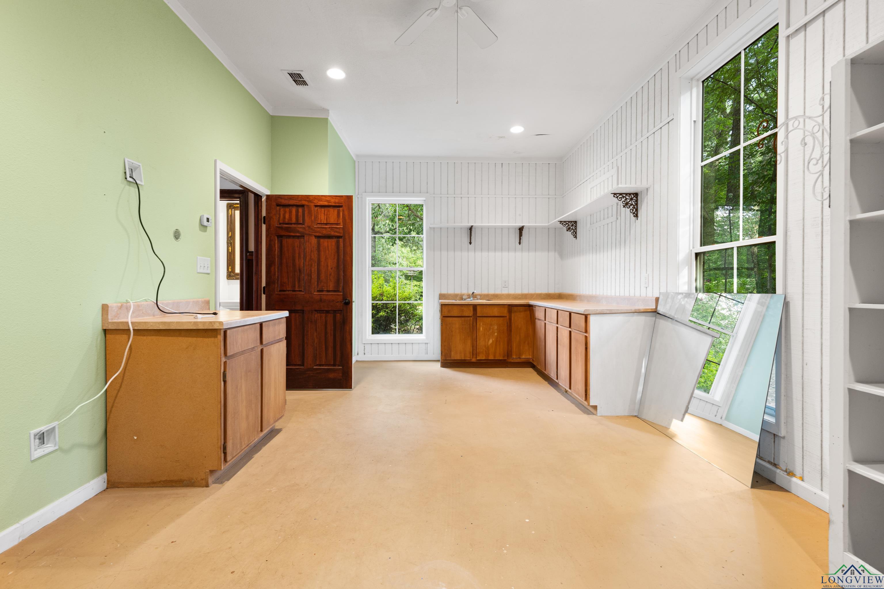 Longview, Texas, 75605, United States, 4 Bedrooms Bedrooms, ,6 BathroomsBathrooms,Residential,For Sale,1907778