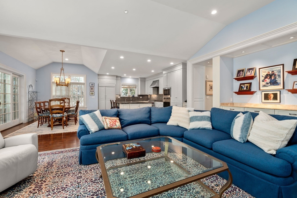 Weston, Massachusetts, 02493, United States, 3 Bedrooms Bedrooms, ,5 BathroomsBathrooms,Residential,For Sale,1941608