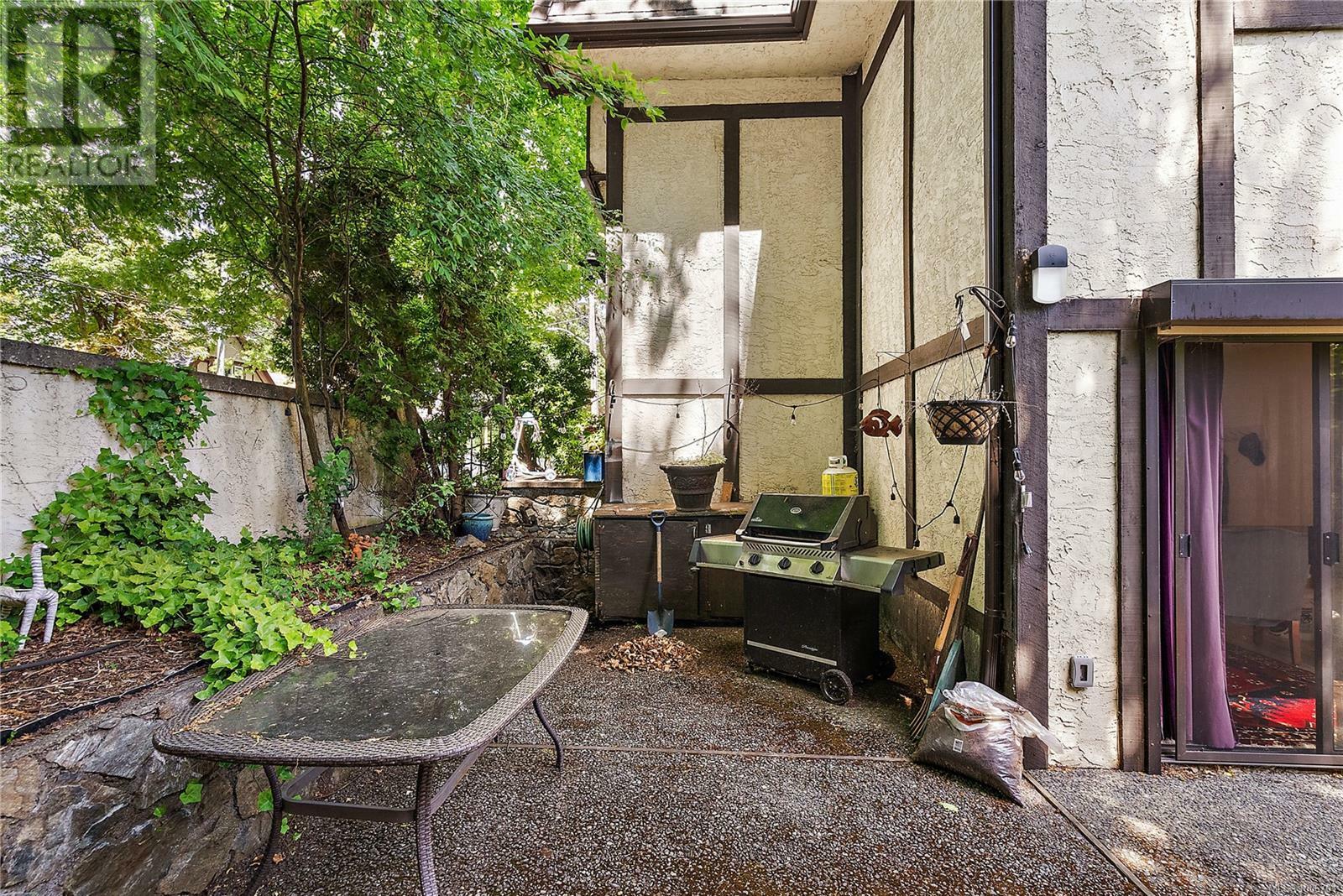 VICTORIA, British Columbia, V8S 1Z5, CA, 3 Bedrooms Bedrooms, ,2 BathroomsBathrooms,Residential,For Sale,1885281