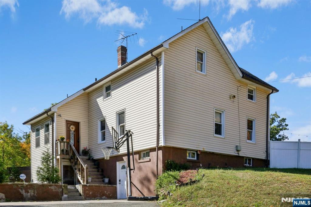 Ridgewood, New Jersey, 07450, United States, 3 Bedrooms Bedrooms, ,2 BathroomsBathrooms,Residential,For Sale,1988211