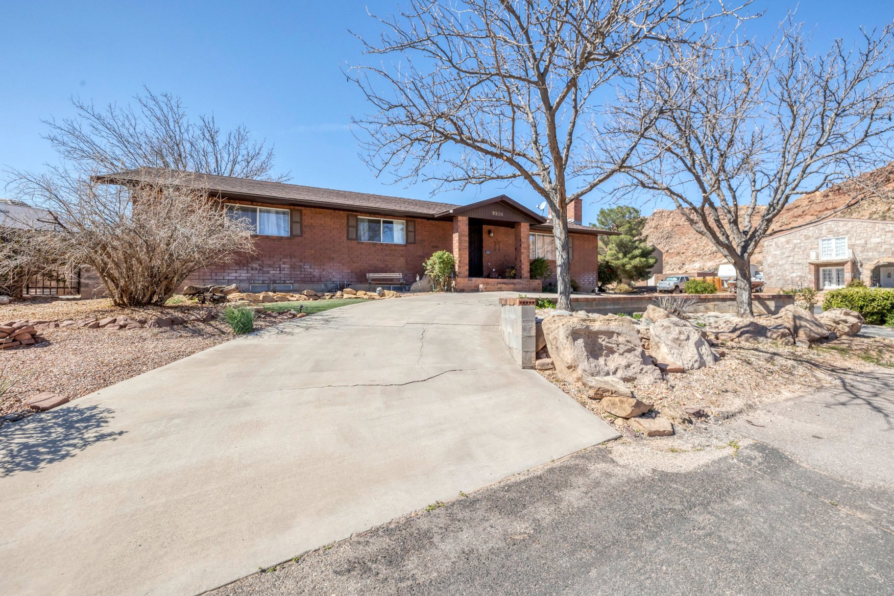  Timeless Bloomington Home in an Established Neighborhood - 物件實景