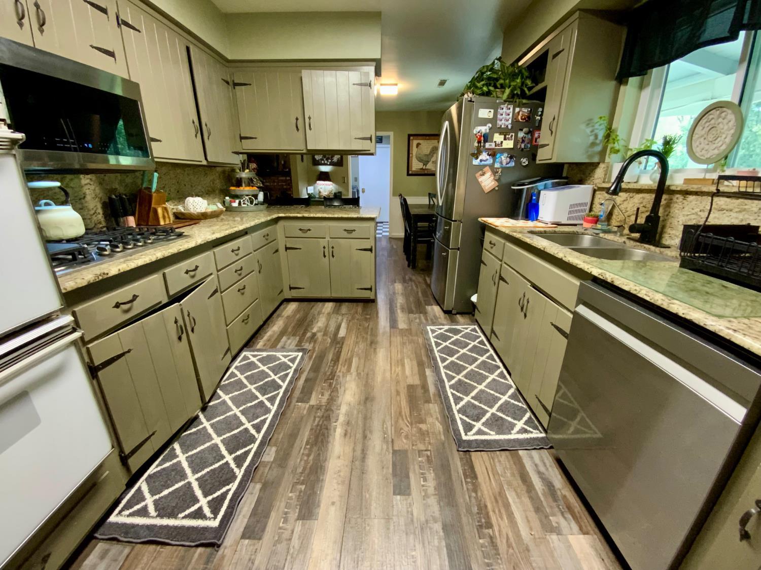 Oakhurst, California, 93644, United States, 7 Bedrooms Bedrooms, ,4 BathroomsBathrooms,Residential,For Sale,2005555