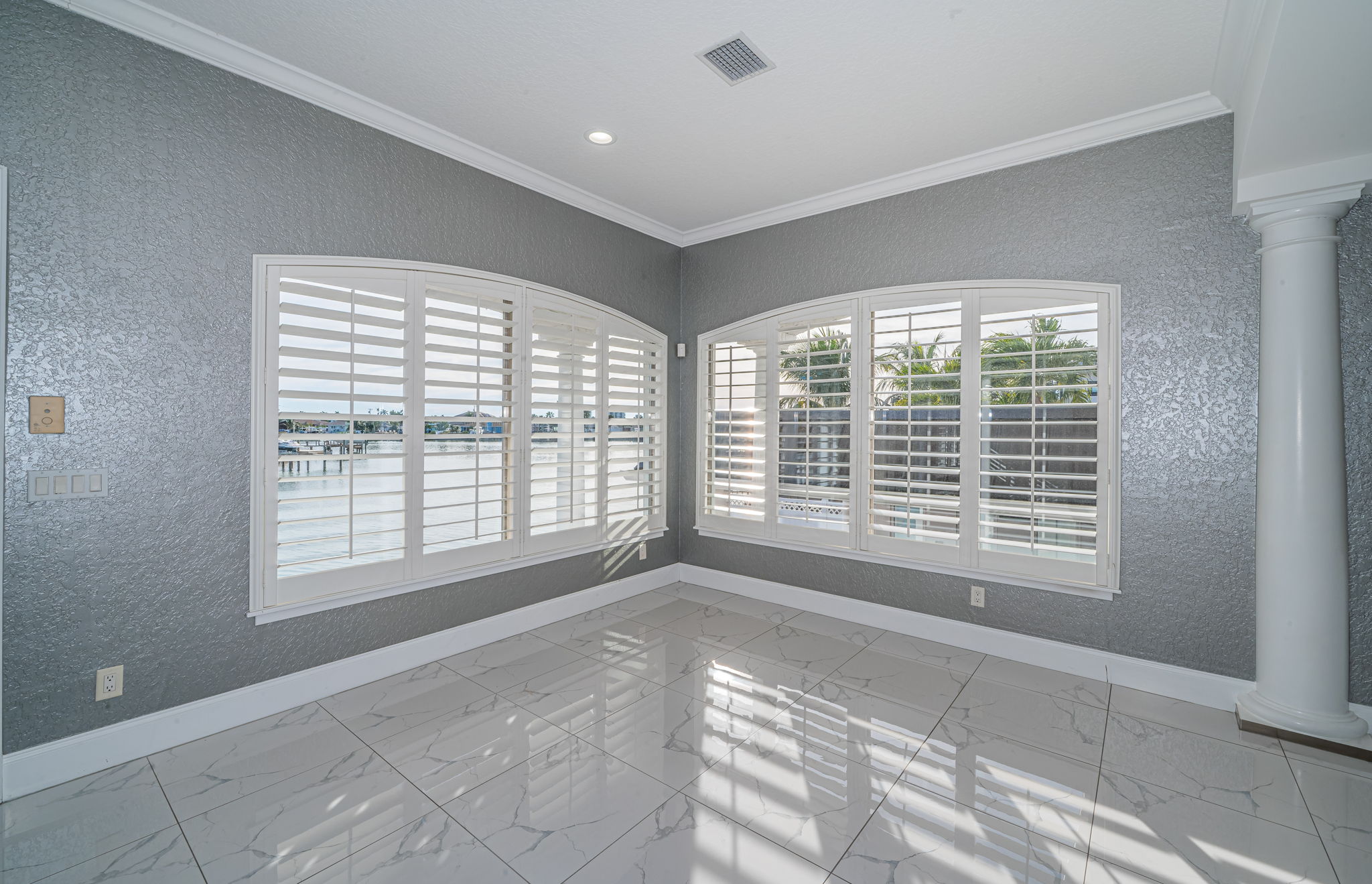 St Petersburg, Florida, 33707, United States, 4 Bedrooms Bedrooms, ,3 BathroomsBathrooms,Residential,For Sale,1992370