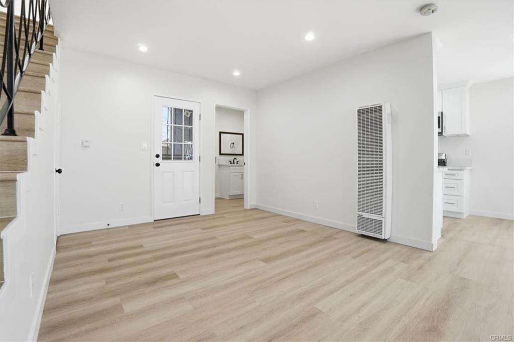 Los Angeles, California, 90003, United States, 5 Bedrooms Bedrooms, ,Residential,For Sale,2007748