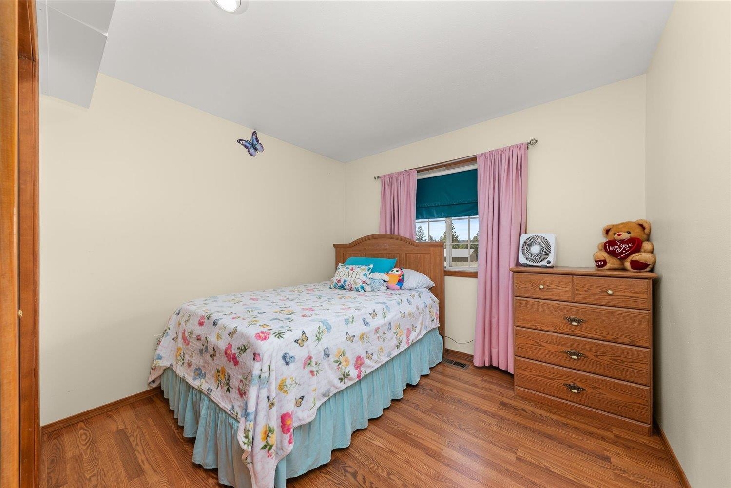 Nine Mile Falls, Washington, 99026, United States, 5 Bedrooms Bedrooms, ,3 BathroomsBathrooms,Residential,For Sale,1979574