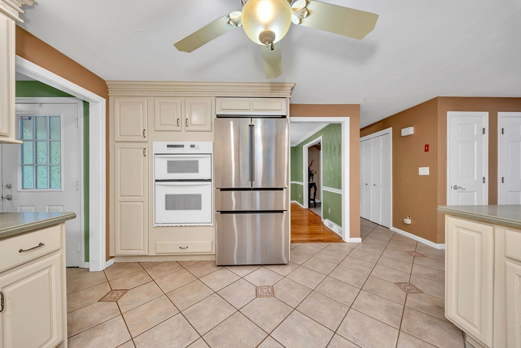 Mansfield, Massachusetts, 02048, United States, 4 Bedrooms Bedrooms, ,3 BathroomsBathrooms,Residential,For Sale,2009096